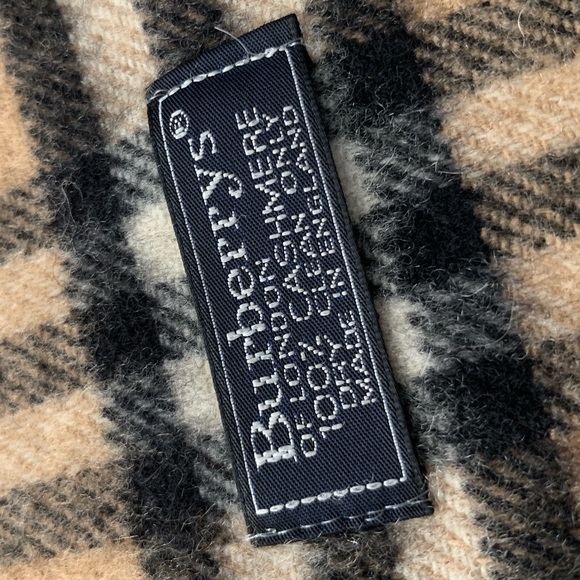 🌷🌸Authentic Burberry cashmere scarf 🌸🌷 - Picture 2 of 8